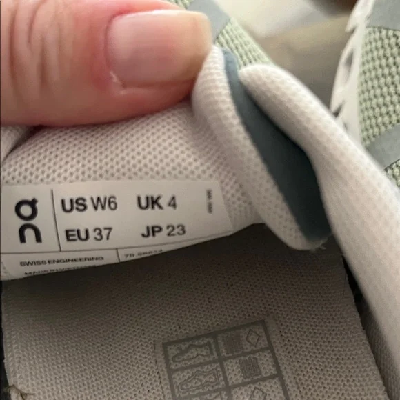 Stylish Women's Oncloud Sneakers in Light Green and Gray - Picture 6 of 7